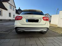 Gebraucht Mercedes GLA220 170 PS (125 kW) 2015 Weiß SUV