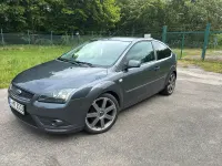 Brugt Ford Focus 100 HK (73 kW) 2005 Grå Hatchback