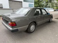 Gebraucht Mercedes E230 132 PS (97 kW) 1991 Grau Limousine