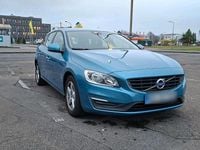 Gebraucht Volvo V60 150 PS (110 kW) 2016 Blau Kombi