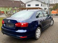 Gebraucht VW Jetta Trendline 105 PS (77 kW) 2013 Blau Limousine