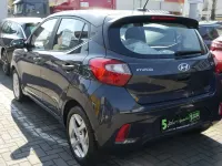 Gebraucht Hyundai i10 Trend 84 PS (61 kW) 2022 Aurora grey / met Kleinwagen