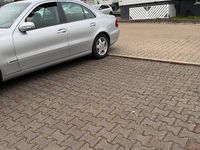 Second-hand Mercedes E240 177 CP (130 kW) 2002 Argintiu Berlinǎ