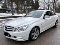 Gebraucht Mercedes E220 170 PS (125 kW) 2012 Calcitweiss  unilack Coupé