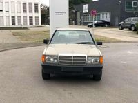Gebraucht Mercedes 190 72 PS (52 kW) 1988 Gelb Limousine