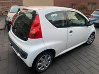 Gebraucht Peugeot 107 68 PS (50 kW) 2014 Weiß Kleinwagen