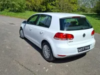 Gebraucht VW Golf VII 101 PS (74 kW) 2013 Weiß Kleinwagen