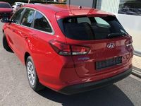 Gebraucht Hyundai i30 Select 120 PS (88 kW) 2018 Rot Kombi