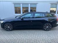 Gebraucht Volvo V60 Plus 455 PS (334 kW) 2024 Onyx black metallic Kombi