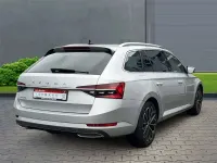 Gebraucht Skoda Superb LAURIN & KLEMENT 150 PS (110 kW) 2022 Silber Kombi