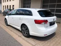 Gebraucht Toyota Avensis 124 PS (91 kW) 2013 Weiß Kombi