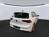 Second-hand VW Golf VIII Life 150 CP (110 kW) 2023 Alb Berlinǎ