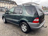 Gebraucht Mercedes ML320 218 PS (160 kW) 1999 Grün SUV