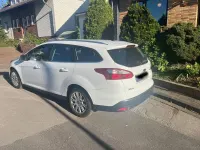Gebraucht Ford Focus Ambiente 125 PS (91 kW) 2012 Weiß Limousine