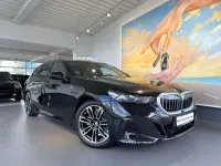 Gebraucht BMW 520 M Sport 197 PS (144 kW) 2025 Black sapphire metallic Kombi