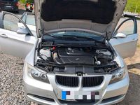 Gebraucht BMW 320 163 PS (119 kW) 2007 Silber Kombi