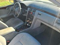 Gebraucht Mercedes E270 Elegance 190 PS (139 kW) 2001 Silber Limousine