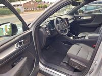 Neu Volvo XC40 Plus 163 PS (119 kW) 2025 Grau SUV