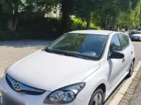 Gebraucht Hyundai i30 109 PS (80 kW) 2011 Weiß Kleinwagen