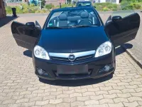 Używany Opel Tigra 90 KM (66 kW) 2009 Czarny Kabriolet
