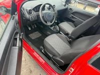 Gebraucht Ford Fiesta 69 PS (50 kW) 2004 Rot Kleinwagen