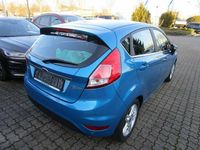 Gebraucht Ford Fiesta Titanium 101 PS (74 kW) 2015 Aruba blau Limousine