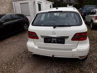 Usado Mercedes B200 136 HP (100 kW) 2011 Branco Monovolume