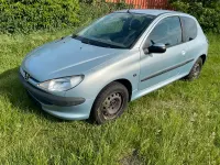 Gebraucht Peugeot 206 60 PS (44 kW) 2001 Silber Kleinwagen