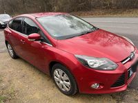 Gebraucht Ford Focus Titanium 116 PS (85 kW) 2014 Rot Limousine