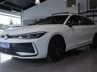 Gebraucht VW Passat R-line 150 PS (110 kW) 2024 Oryxweiß perlmutteffekt Kombi