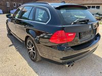 Gebraucht BMW 330 Sport Line 245 PS (180 kW) 2010 Schwarz Kombi
