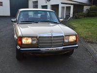 Gebraucht Mercedes E300 88 PS (64 kW) 1979 Gold Limousine