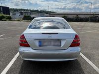 Gebraucht Mercedes E220 150 PS (110 kW) 2005 Silber Limousine