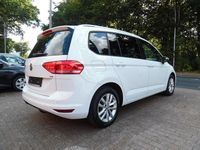 Gebraucht VW Touran Comfortline 116 PS (85 kW) 2016 Weiß Van / Kleinbus