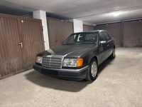Gebraucht Mercedes E230 136 PS (100 kW) 1992 Schwarz Limousine