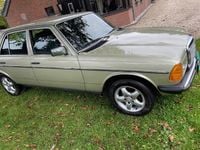 Gebraucht Mercedes 200 109 PS (80 kW) 1982 Silber Limousine