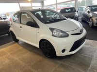Gebraucht Toyota Aygo Basis 68 PS (50 kW) 2013 Weiß Kleinwagen