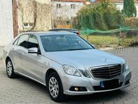 Używany Mercedes E250 204 KM (150 kW) 2009 Srebrny Sedan/Limuzyna