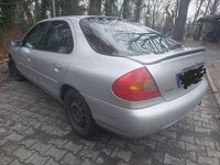 Gebraucht Ford Mondeo Ghia 116 PS (85 kW) 2000 Silber Limousine