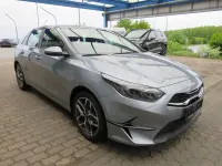 Gebraucht Kia Ceed Spirit 140 PS (102 kW) 2025 Silber Kleinwagen