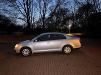 Gebraucht VW Jetta 102 PS (75 kW) 2005 Silber Limousine