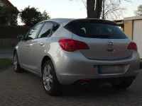 Gebraucht Opel Astra Edition 140 PS (102 kW) 2011 Silber Kombi