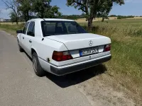 Gebraucht Mercedes 200 75 PS (55 kW) 1992 Weiß Limousine