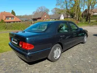 Gebraucht Mercedes E240 Elegance 170 PS (125 kW) 1997 Blau Limousine