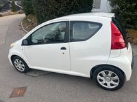 Gebraucht Peugeot 107 68 PS (50 kW) 2010 Weiß Kleinwagen