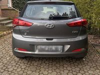Gebraucht Hyundai i20 75 PS (55 kW) 2016 Grau Kleinwagen