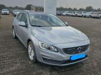 Gebraucht Volvo V60 Momentum 220 PS (161 kW) 2015 Silber Kombi