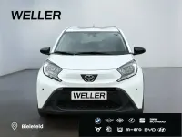 Gebraucht Toyota Aygo Play 72 PS (52 kW) 2023 Super (pure) white ii (weiss) Kleinwagen