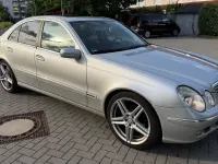 Gebraucht Mercedes E220 Elegance 150 PS (110 kW) 2003 Silber Limousine