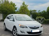Gebraucht Opel Astra Edition 165 PS (121 kW) 2012 Weiß Kombi